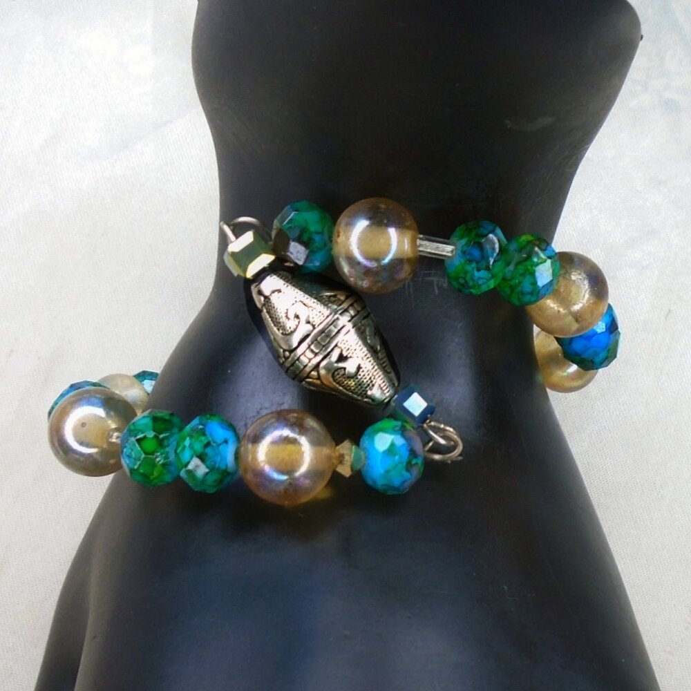 Green Bangle NEW Design, One of a kind " ZIG-ZAG " Bracelet with Sparkle - Picture 2 of 10